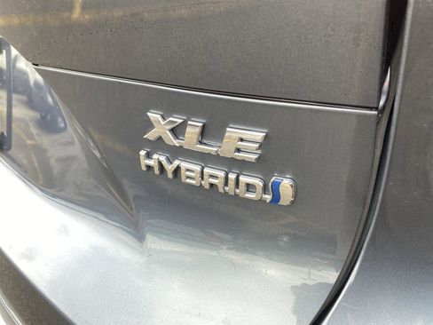 Used 2022 Toyota Venza XLE image 8