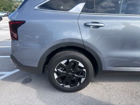 Used 2024 Kia Sorento S w/ Panoramic Sunroof Package FWD image 5