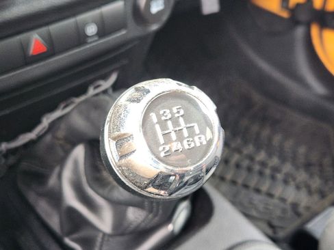 Used 2012 Jeep Wrangler Sahara image 32