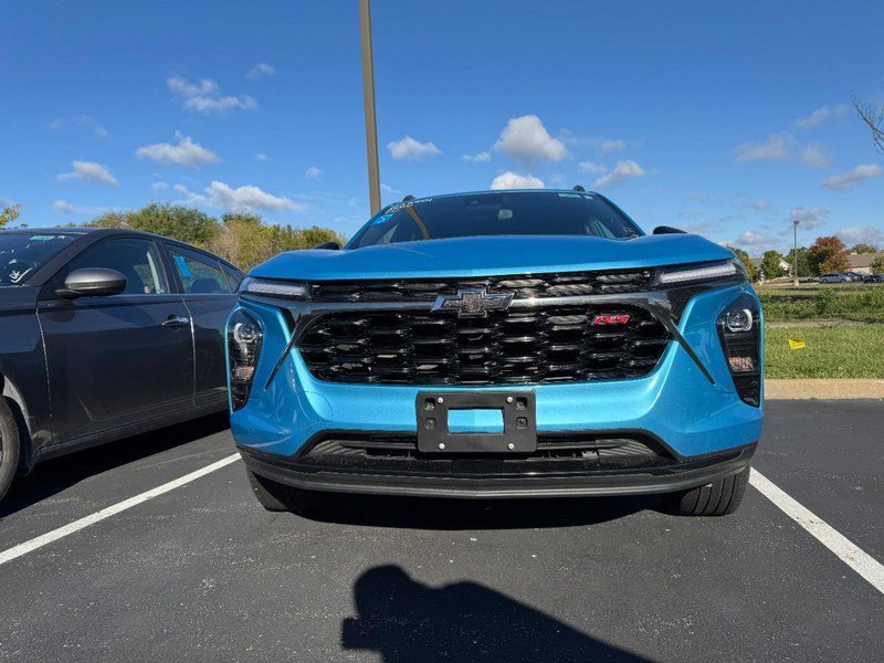 Used 2025 Chevrolet Trax RS w/ Driver Confidence Package FWD image 3