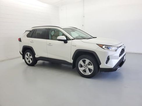 Used 2020 Toyota RAV4 Limited AWD/4WD image 4