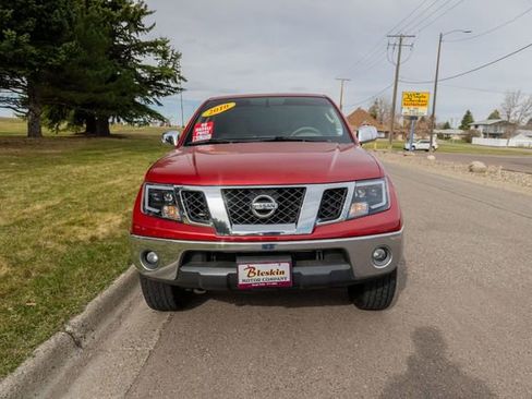 Used 2010 Nissan Frontier SE w/ Moonroof Pkg AWD/4WD image 2