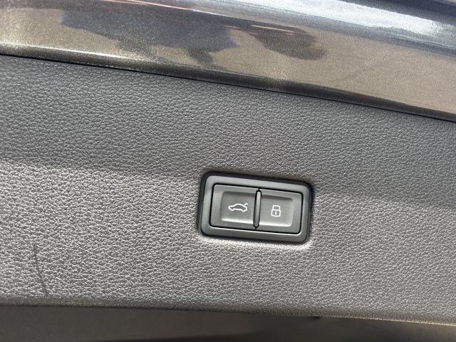 Used 2022 Audi SQ8 Prestige AWD/4WD image 10