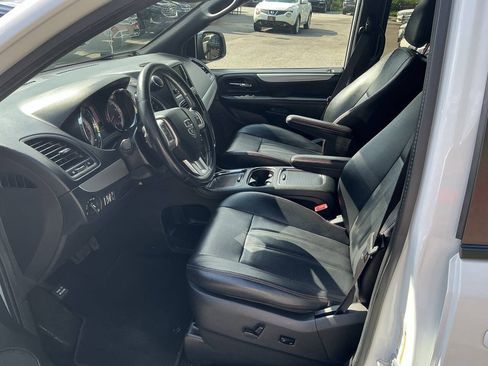 Used 2018 Dodge Grand Caravan GT FWD image 14