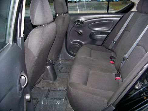 Used 2019 Nissan Versa S image 39