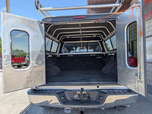 Used 2013 Toyota Tundra 4x4 Double Cab w/ Tow Pkg image 21