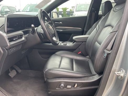 Used 2025 Cadillac XT4 Premium Luxury FWD image 2