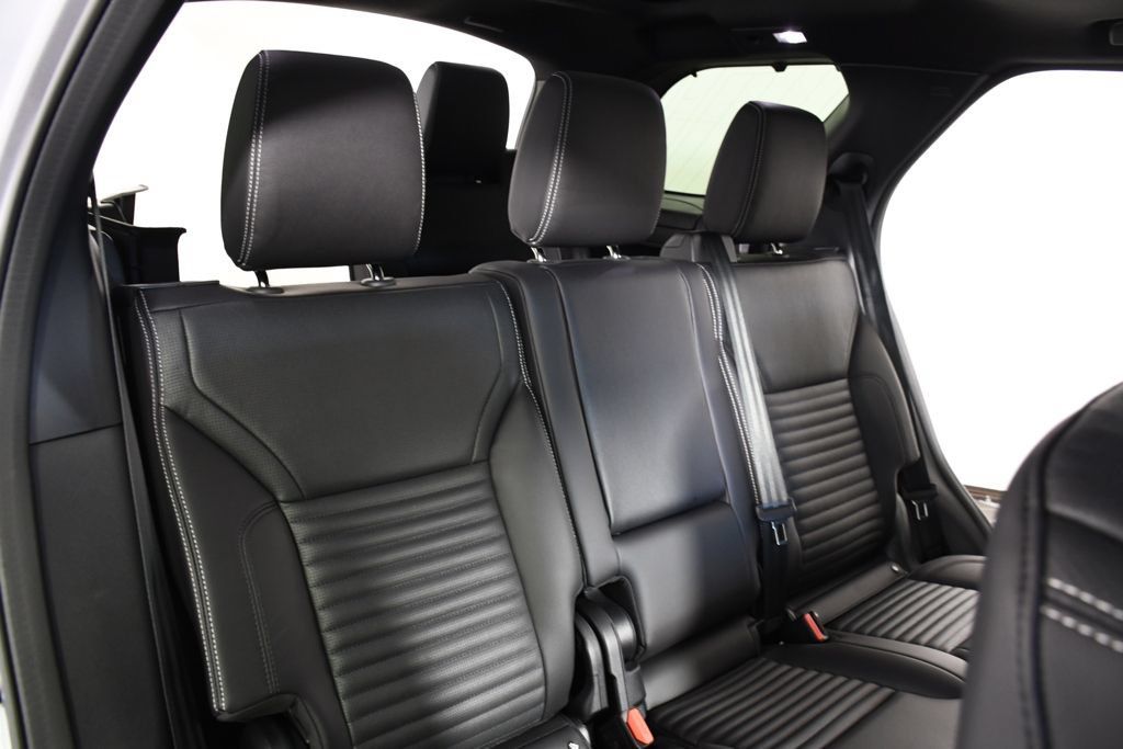 Certified 2025 Land Rover Discovery S AWD/4WD image 22