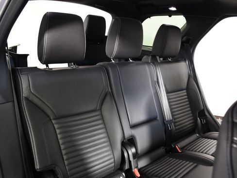 Certified 2025 Land Rover Discovery S AWD/4WD image 22