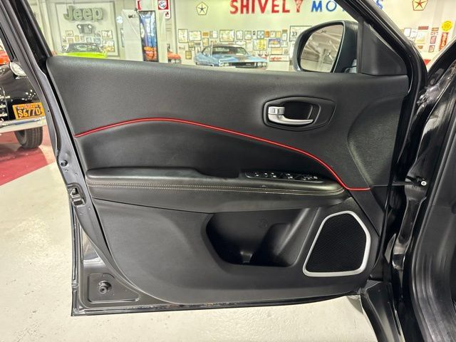 Used 2018 Jeep Compass Sport w/ Tech Group AWD/4WD image 15