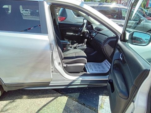 Used 2017 Nissan Rogue S w/ S Appearance Package AWD/4WD image 2