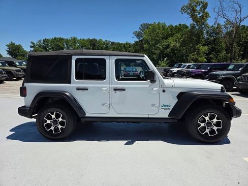 Used 2018 Jeep Wrangler Unlimited Sport AWD/4WD image 10