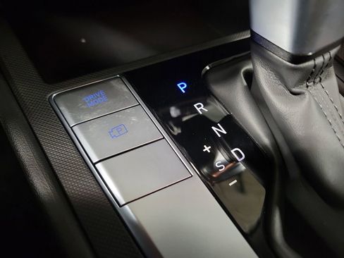 Used 2025 Hyundai Elantra SE image 15