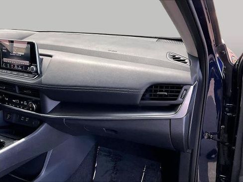 Certified 2026 Nissan Rogue SV FWD image 18