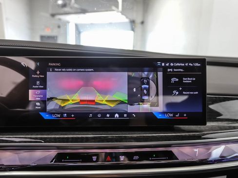 Used 2025 BMW i7 xDrive60 image 19