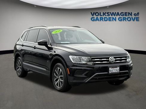 Used 2020 Volkswagen Tiguan SE w/ Panoramic Sunroof Package image 2