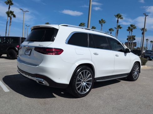 Used 2026 Mercedes-Benz GLS 450 4MATIC image 4