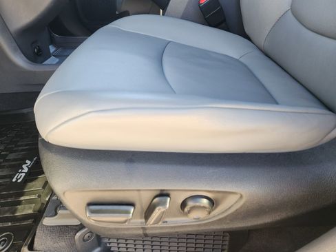 Used 2023 Toyota Sienna XLE image 27