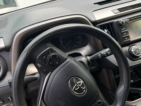 Used 2018 Toyota RAV4 LE FWD image 24