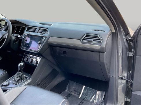 Used 2021 Volkswagen Tiguan SE w/ Panoramic Sunroof Package AWD/4WD image 18