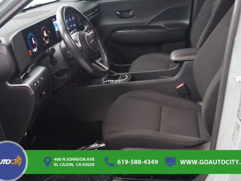 Used 2025 Hyundai Kona SEL AWD/4WD image 9