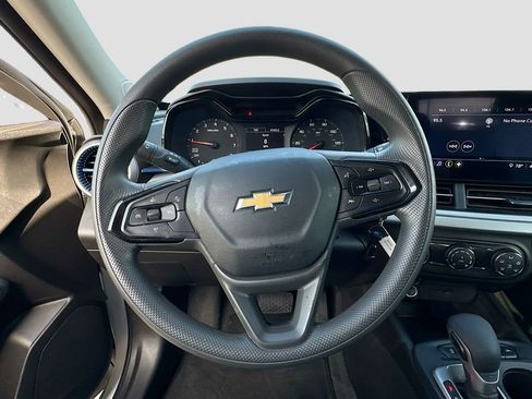 Used 2025 Chevrolet Trax LS image 11
