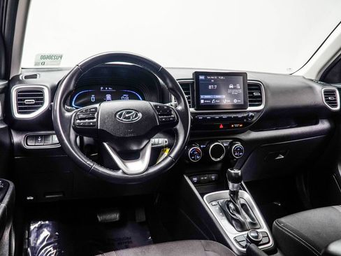 Used 2023 Hyundai Venue SEL FWD image 5
