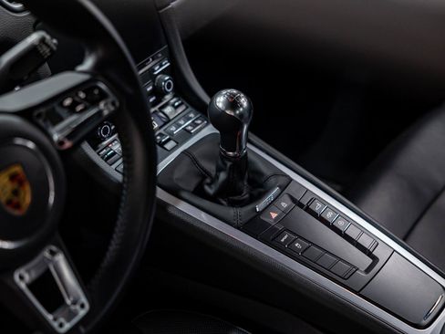 Used 2022 Porsche 718 Cayman RWD image 13
