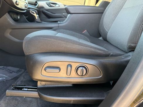 Used 2023 Chevrolet Traverse LT image 14