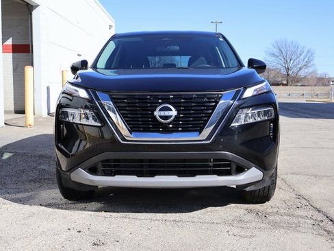 Used 2023 Nissan Rogue SV image 3