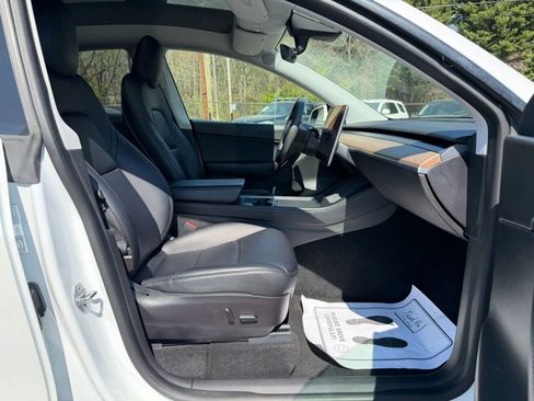 Used 2022 Tesla Model Y Long Range AWD/4WD image 15