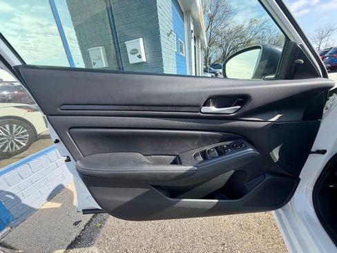 Used 2025 Nissan Altima 2.5 SV image 21