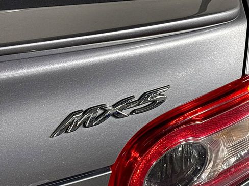 Used 2011 MAZDA MX-5 Miata Grand Touring RWD image 21