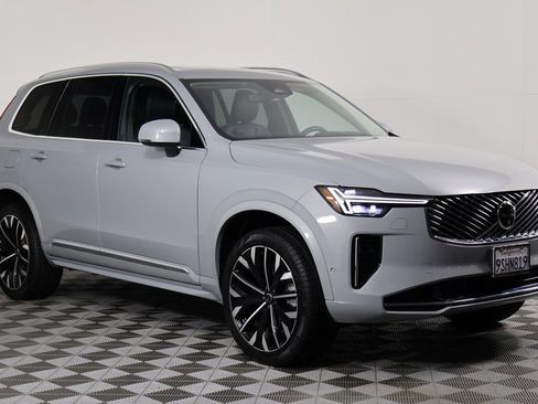 Used 2025 Volvo XC90 B6 Ultra image 3