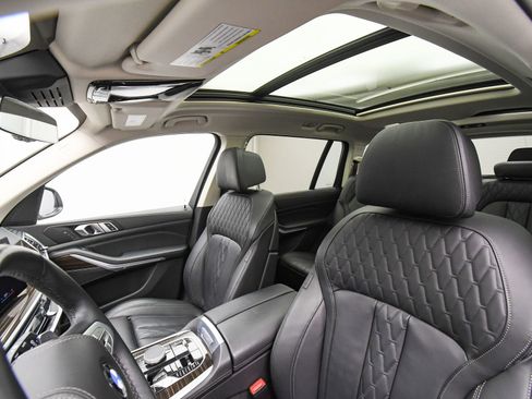 Used 2023 BMW X7 xDrive40i w/ Dynamic Handling Package image 54