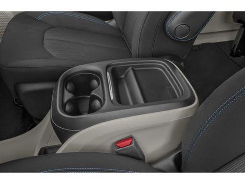Certified 2023 Chrysler Pacifica Limited FWD image 14