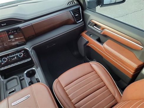 Used 2024 GMC Sierra 2500 Denali Ultimate image 17