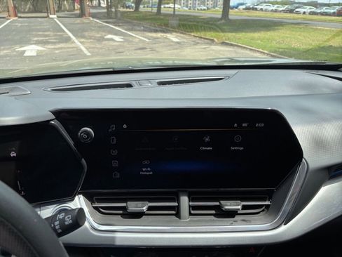 Used 2025 Chevrolet Trax LT image 17