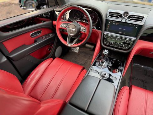 Used 2023 Bentley Bentayga image 39
