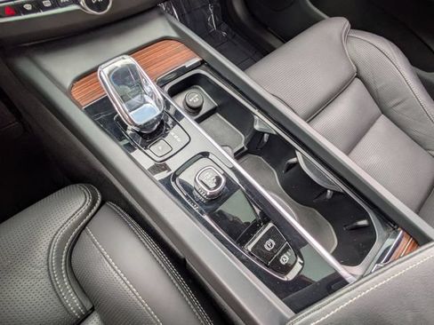Certified 2023 Volvo XC60 T8 Ultimate AWD/4WD image 24