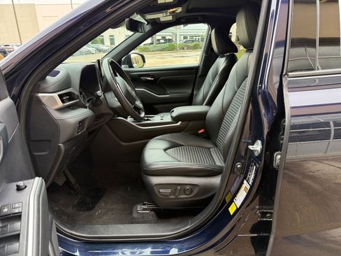 Used 2024 Toyota Highlander XSE FWD image 28