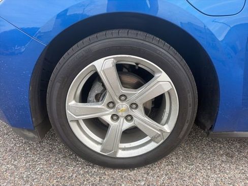 Used 2017 Chevrolet Volt LT w/ Comfort Package FWD image 12