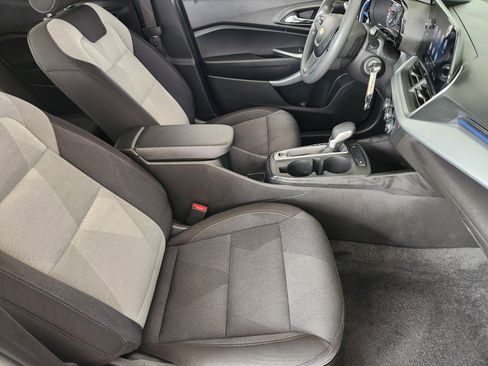 Certified 2025 Chevrolet Trax LS image 15