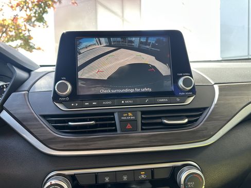 Used 2025 Nissan Altima 2.5 SV FWD image 34