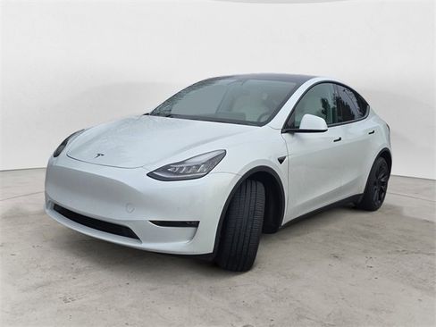 Used 2021 Tesla Model Y Long Range image 1