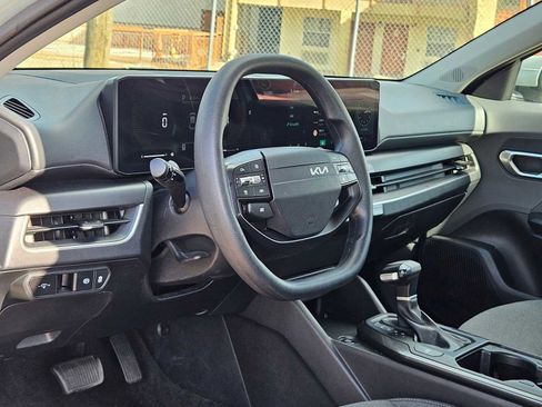 Certified 2025 Kia K4 LXS image 2