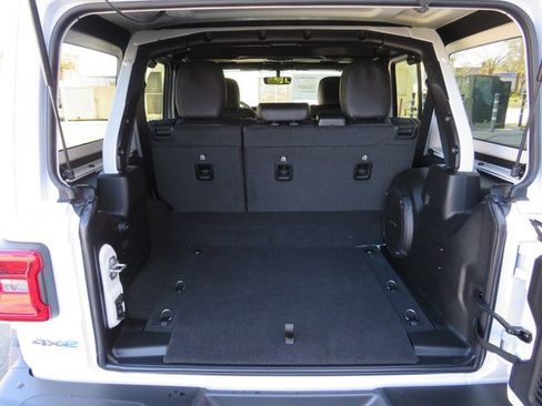 New 2023 Jeep Wrangler Unlimited Rubicon 4xe w/ Steel Bumper Group image 33