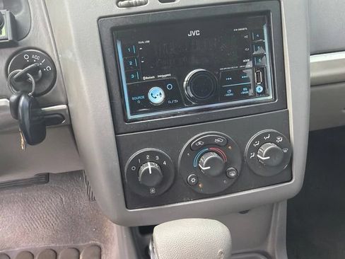 Used 2004 Chevrolet Malibu LS FWD image 2