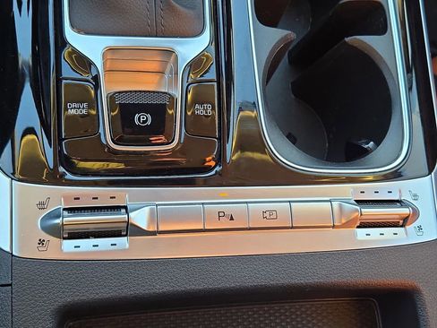 Certified 2024 Kia Carnival SX image 34