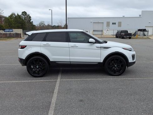 Used 2017 Land Rover Range Rover Evoque SE image 4